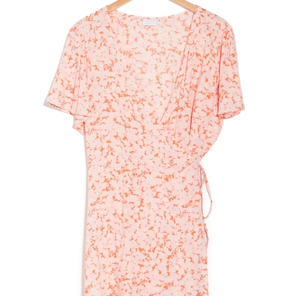 Abound Short Sleeve Floral Wrap Dress in Coral/Pink - Size Medium